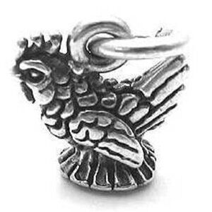 CHICKEN CHARM IN STERLING SILVER.